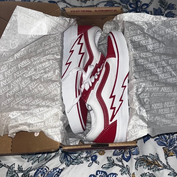 Old Skool Bolt Vans - Picture 1 of 3